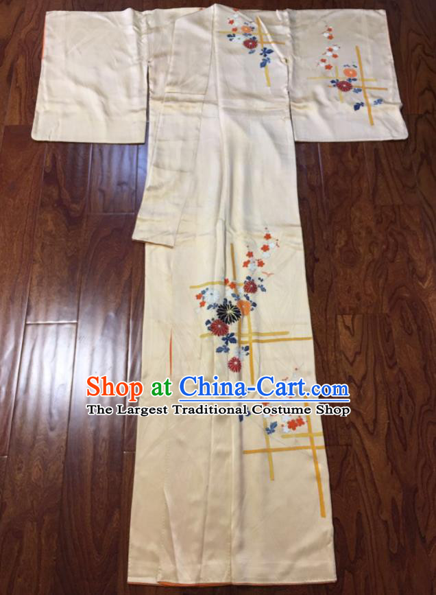 Japan Young Woman Garment Costume Traditional Beige Silk Yukata Dress Classical Chrysanthemum Pattern Tsukesage Kimono Clothing