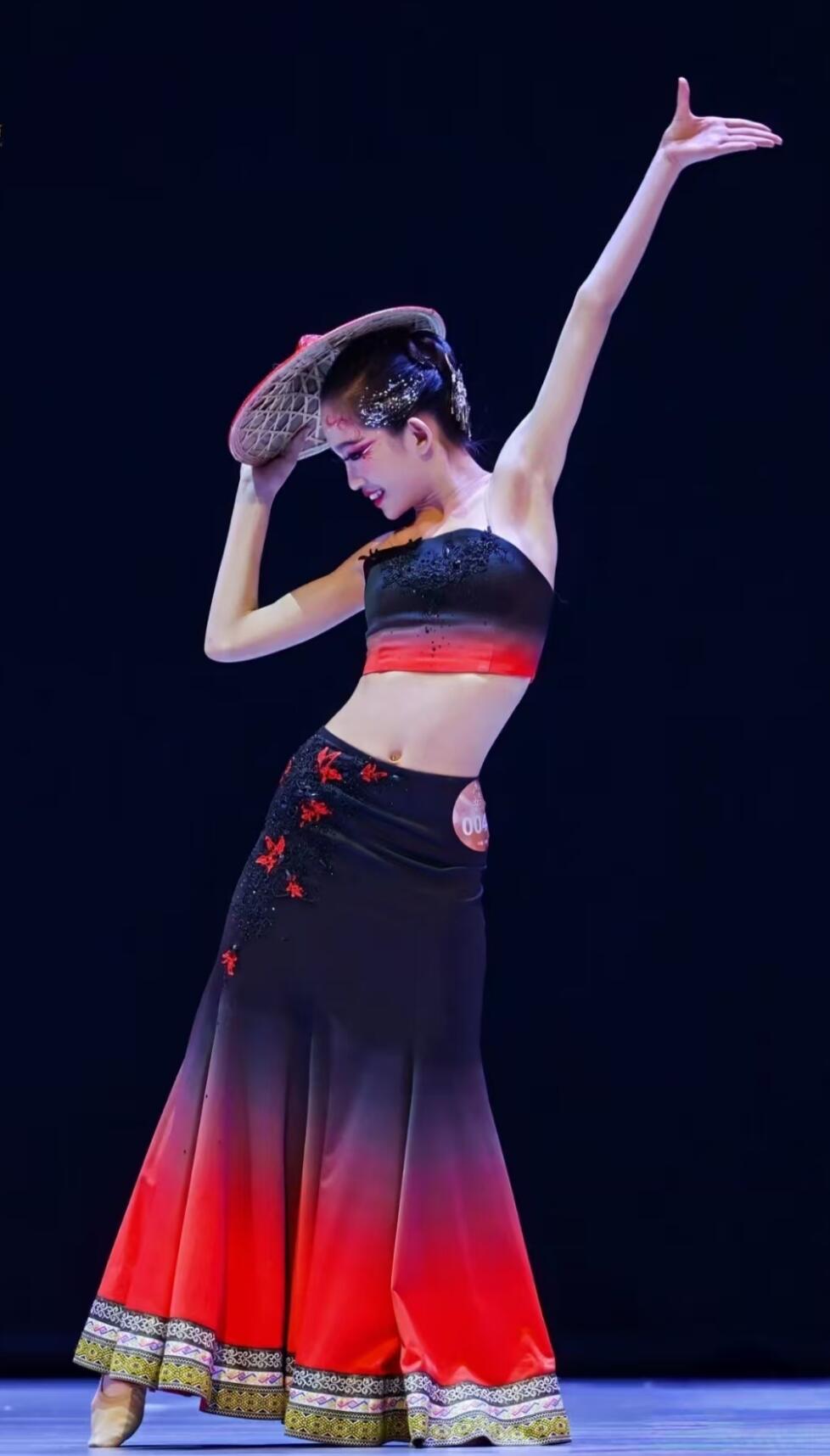 Chinese Dai Ethnic Dance Costume Women Yue Ying Li Ying Performance Dress Mermaid Tail Hua Yao Dai Group Dance Stage Outfit